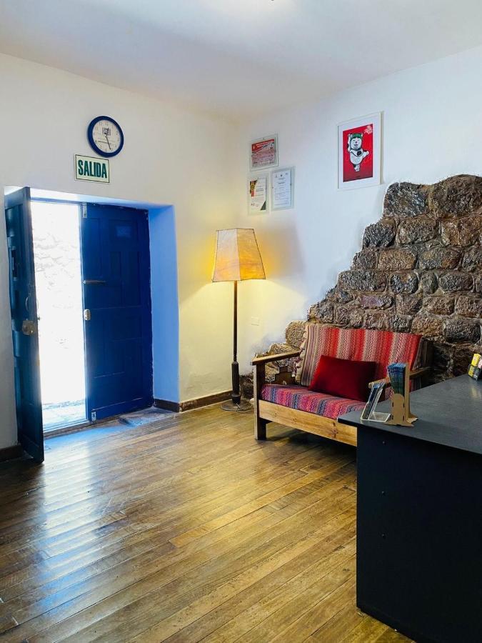 Flying Dog Hostel クスコ エクステリア 写真