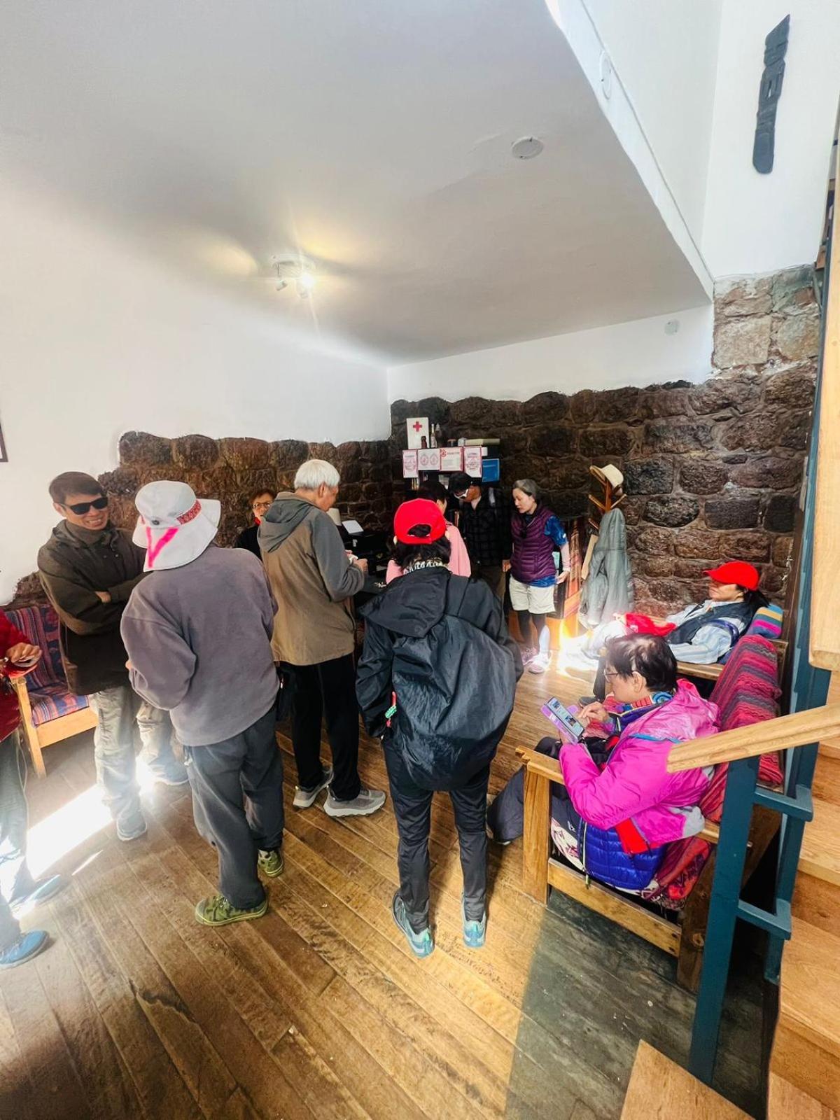 Flying Dog Hostel クスコ エクステリア 写真